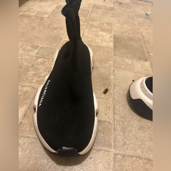 Hardly worn balenciaga size 7 in great shape - Picture 5 of 8